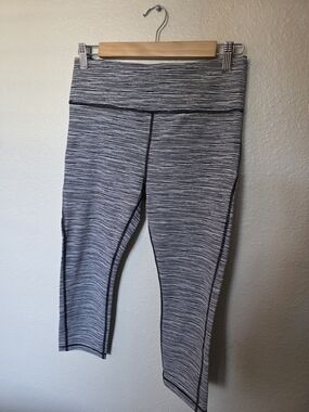 Athleta Ultimate Capri, Linear Lines